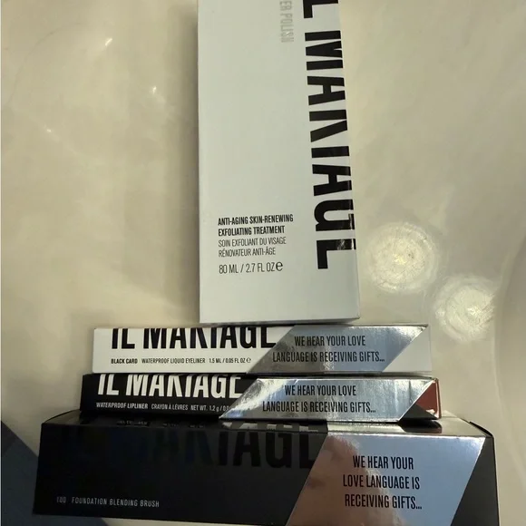 IL MAKIAGE Black and Silver Makeup Set